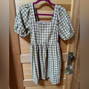 madewell gingham puffed sleeve dress.
